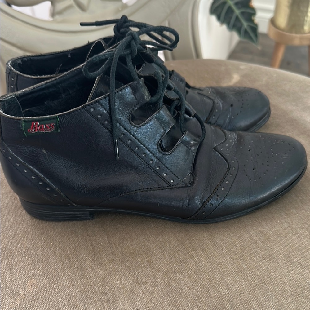 G H Bass Black Lace-Up Oxford Shoes